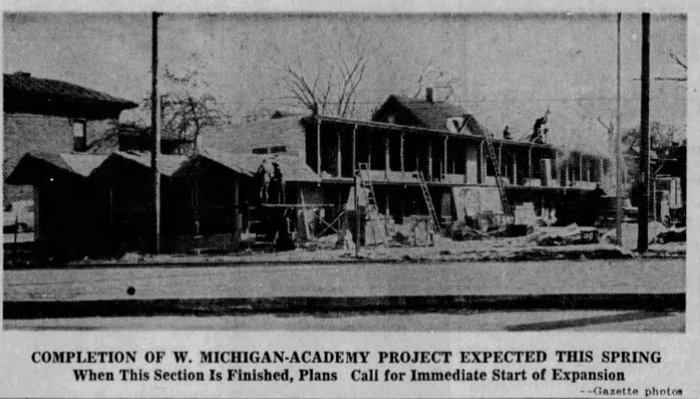 Downtowner Motel - Jan 15 1961 Article (newer photo)